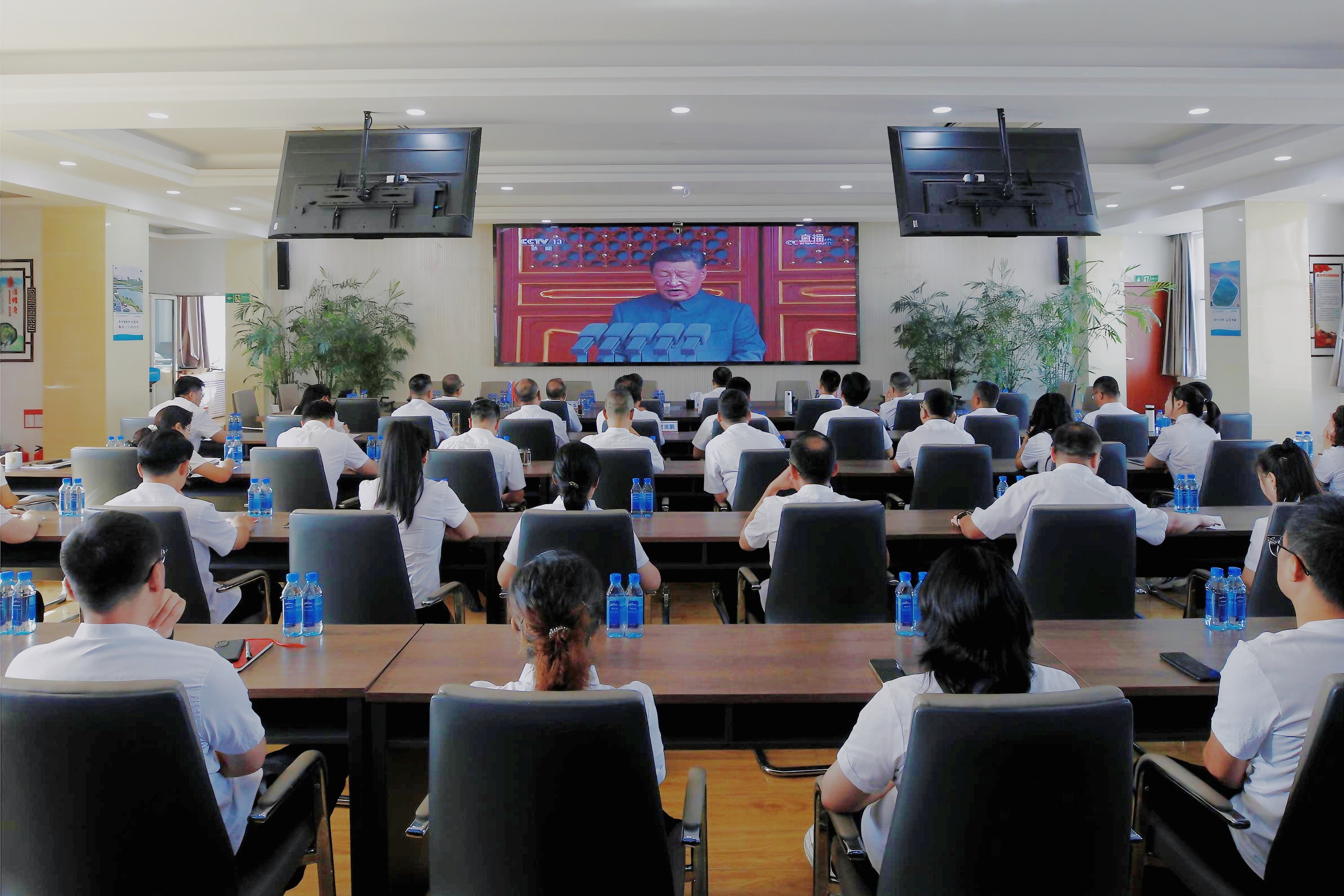 銘記歷史，致敬英雄！銀川中鐵水務(wù)組織觀看紀(jì)念抗戰(zhàn)勝利80周年閱兵式直播