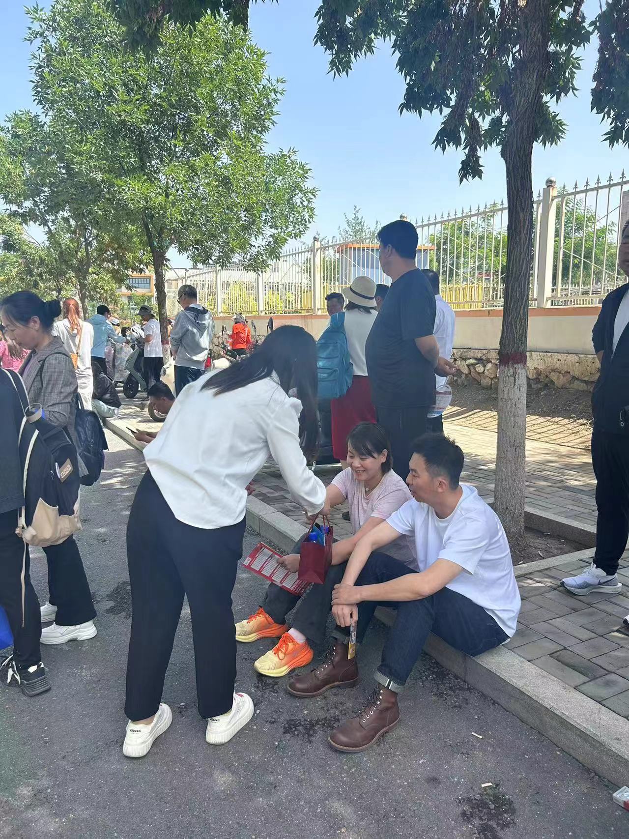 “青”心助考 為夢護航